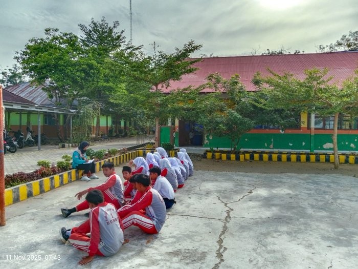 Guru PJOK MTsN 1 Bungo Tekankan Pentingnya Implikasi Materi Atletik dalam Kehidupan Sehari-hari
