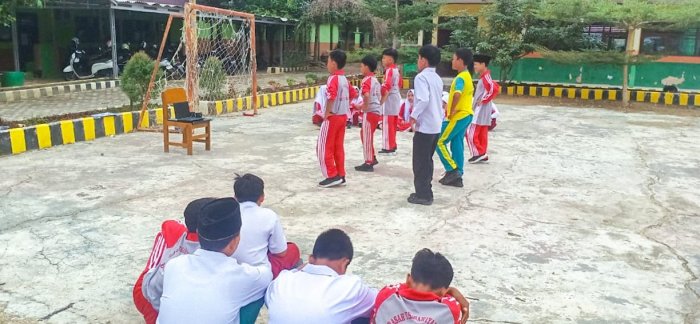 Senam Irama dalam Materi PJOK, Fitra: Tingkatkan Interaksi Sosial dan Tumbuhkan Rasa Percaya Diri Senam Irama dalam Materi PJOK, Fitra: Tingkatkan Interaksi Sosial dan Tumbuhkan Rasa Percaya Diri