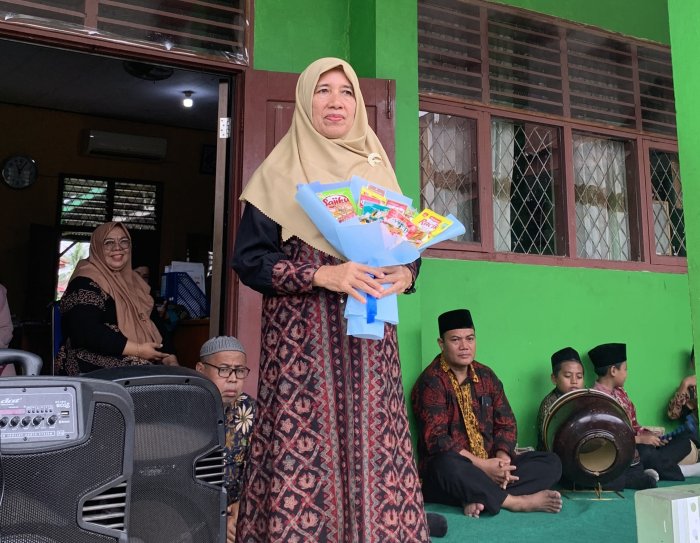 MTsN 1 Kota Jambi Rayakan Hari Batik Nasional dan Lepas Guru Pensiun MTsN 1 Kota Jambi Rayakan Hari Batik Nasional dan Lepas Guru Pensiun