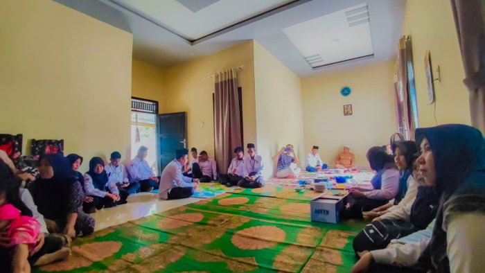Keluarga Besar MTsN 5 Tebo Laksanakan Kunjungan Sosial