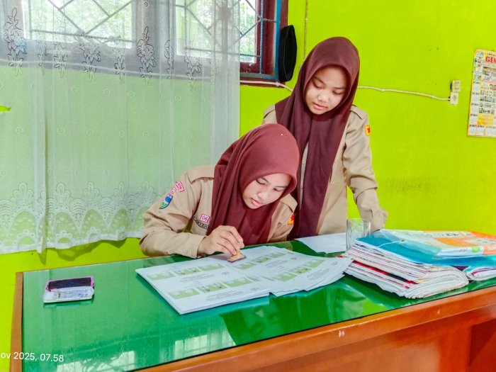 Sukseskan Pesta Demokrasi Madrasah, Panitia Pemilihan OSIM MTsN 1 Bungo Mulai Siapkan Logistik Pemungutan Suara Sukseskan Pesta Demokrasi Madrasah, Panitia Pemilihan OSIM MTsN 1 Bungo Mulai Siapkan Logistik Pemungutan Suara