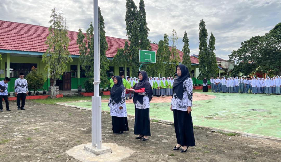 Tukar Kado Antar GTK MAN 2 Bungo Warnai Kemeriahan Peringatan HGN Tahun 2024 Tukar Kado Antar GTK MAN 2 Bungo Warnai Kemeriahan Peringatan HGN Tahun 2024