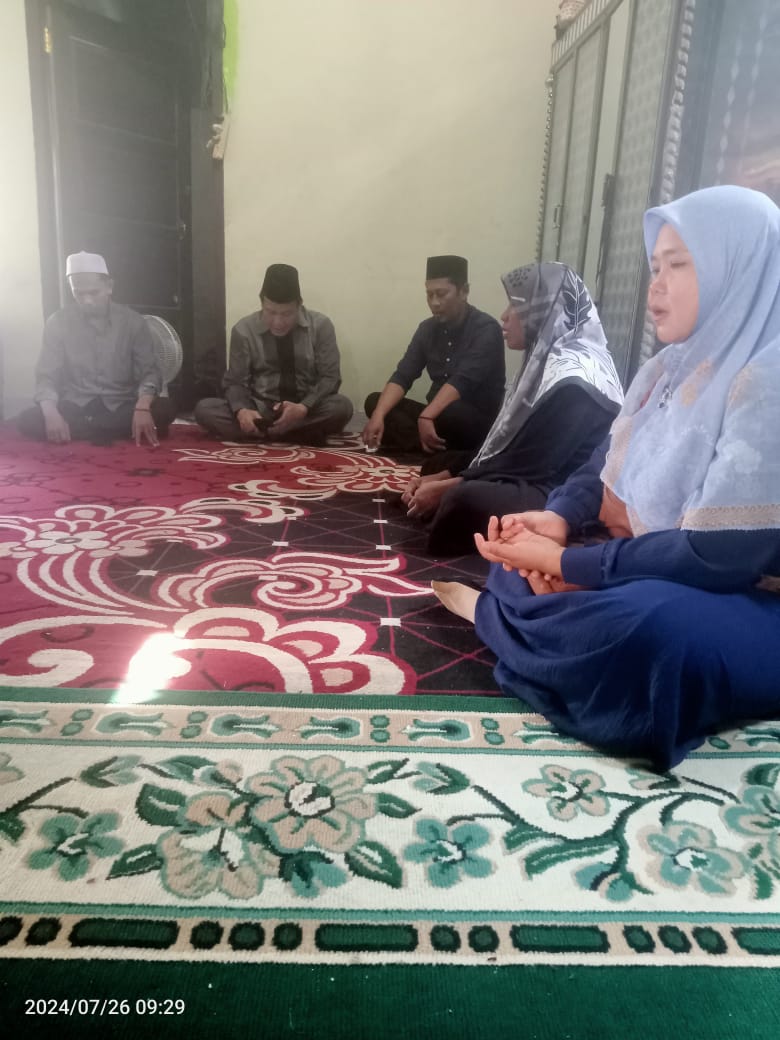 MAN 2 Tebo Bertakziah ke Rumah Guru Sampaikan Ucapan Belasungkawa