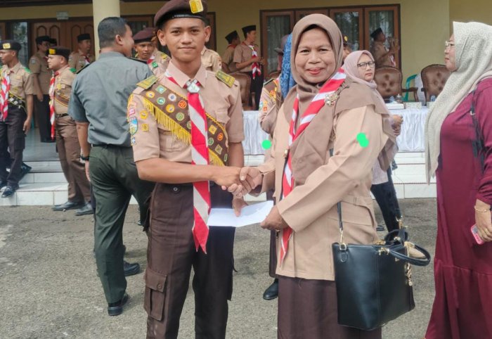 Bupati Bungo Lepas Kontingen TLTD V dan Berikan Uang Saku untuk Peserta Berprestasi Bupati Bungo Lepas Kontingen TLTD V dan Berikan Uang Saku untuk Peserta Berprestasi