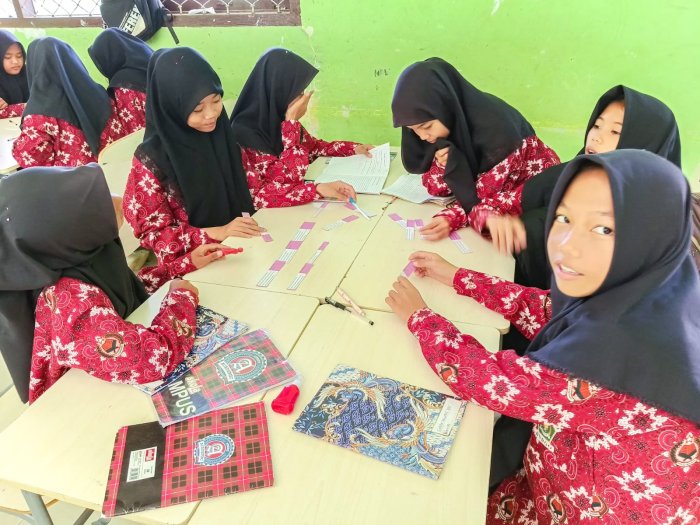Inovasi Pembelajaran di MTsN 1 Bungo: Penilaian Tengah Semester (PTS) dengan Domino Pintar Inovasi Pembelajaran di MTsN 1 Bungo: Penilaian Tengah Semester (PTS) dengan Domino Pintar