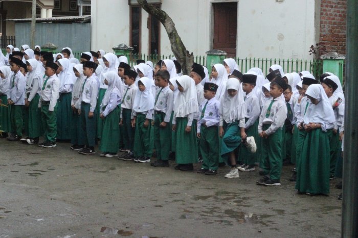 Siswa-Siswi MIN 3 Kerinci Siap Peringati Hari Guru dengan Upacara Khidmat Siswa-Siswi MIN 3 Kerinci Siap Peringati Hari Guru dengan Upacara Khidmat