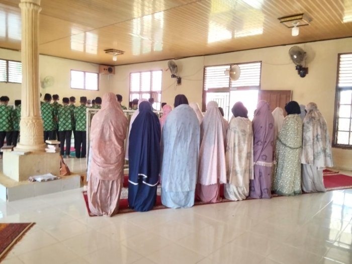 Syiar Ramadhan Siswa MTsN 2 Bungo Istiqomah Setorkan Hafalan di Tengah Puasa Syiar Ramadhan Siswa MTsN 2 Bungo Istiqomah Setorkan Hafalan di Tengah Puasa