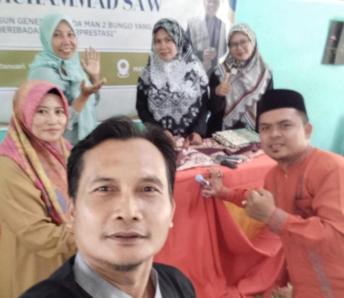 Panitia PHBI MAN 2 Bungo Siapkan Tata Tempat Acara Peringatan Isra Miraj Panitia PHBI MAN 2 Bungo Siapkan Tata Tempat Acara Peringatan Isra Miraj