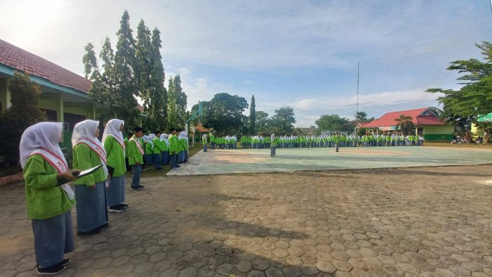 Siswa Kelas XI A MAN 2 Bungo Jadi Petugas Upacara Hari Senin Sekaligus Peringatan Hari Pahlawan Siswa Kelas XI A MAN 2 Bungo Jadi Petugas Upacara Hari Senin Sekaligus Peringatan Hari Pahlawan