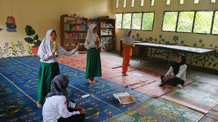 Majlis Guru Dan Staf Min 1 Muaro Jambi Latih Siswi Pidato Tiga Bahasa Majlis Guru Dan Staf Min 1 Muaro Jambi Latih Siswi Pidato Tiga Bahasa