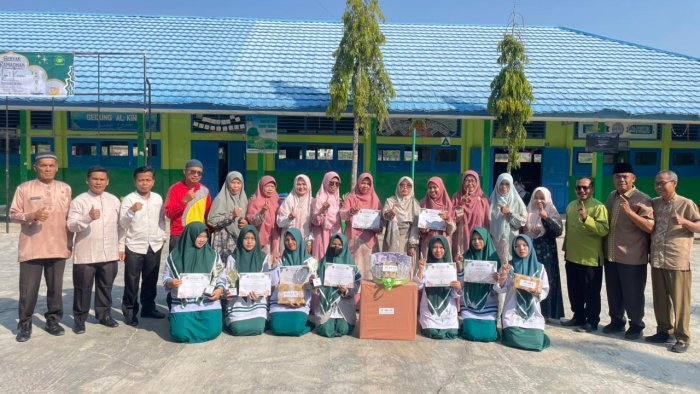 Meriah dan Penuh Prestasi! MAN 1 Kerinci Serahkan Hadiah Juara Lomba Gebyar Ramadan Meriah dan Penuh Prestasi! MAN 1 Kerinci Serahkan Hadiah Juara Lomba Gebyar Ramadan