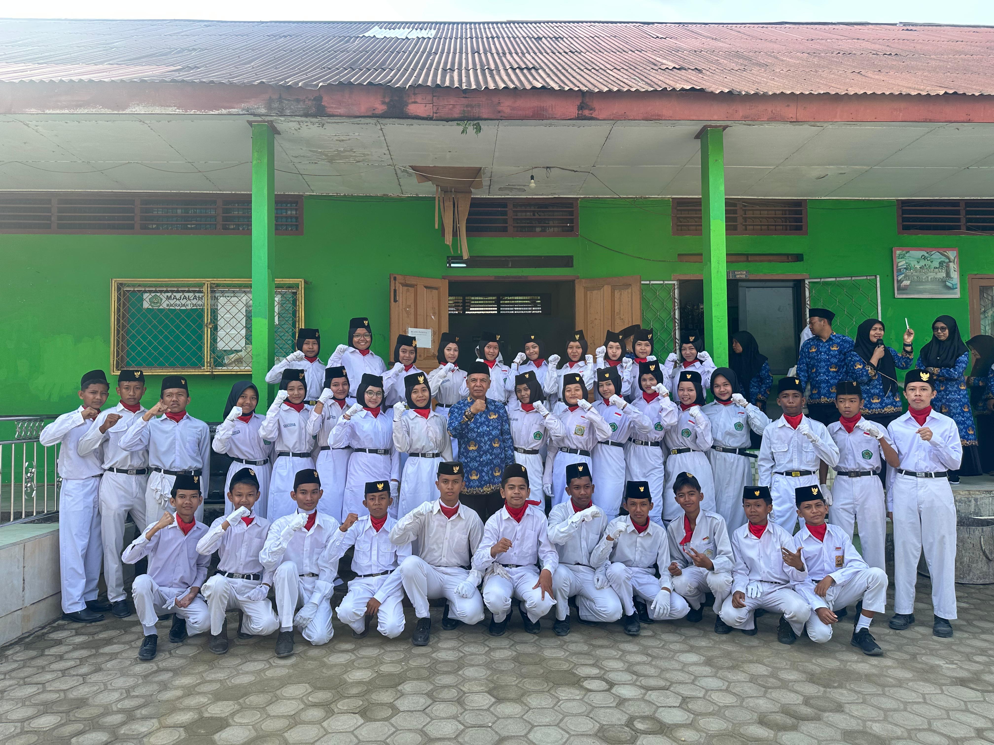 MTs Negeri 1 Jambi Khidmat Gelar Upacara HUT ke-80 Republik Indonesia MTs Negeri 1 Jambi Khidmat Gelar Upacara HUT ke-80 Republik Indonesia