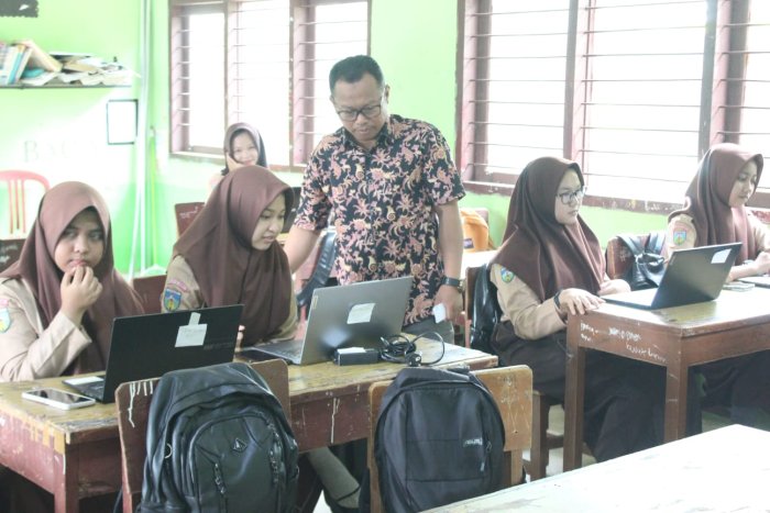 Optimalkan Kesiapan, MTsN 2 Bungo Operasikan 3 Server dalam Simulasi TKA 2026 Optimalkan Kesiapan, MTsN 2 Bungo Operasikan 3 Server dalam Simulasi TKA 2026