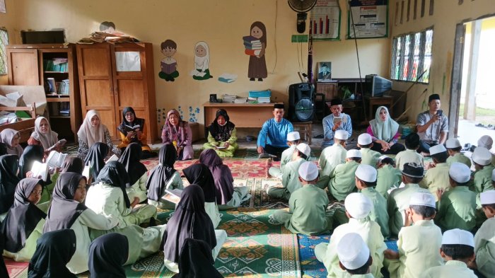 Edisi Jumat 12 - 12 - 2025 Didampingi Bapak Kepala MIN 1 Muaro Jambi Siswa Siswi Membaca Surah Yassin Dan Doa Bersama Edisi Jumat 12 - 12 - 2025 Didampingi Bapak Kepala MIN 1 Muaro Jambi Siswa Siswi Membaca Surah Yassin Dan Doa Bersama