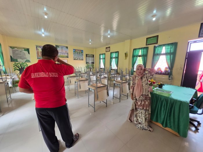Usai Jumat Bersih, Kepala Madrasah Pantau Kebersihan dan Keindahan Kelas
