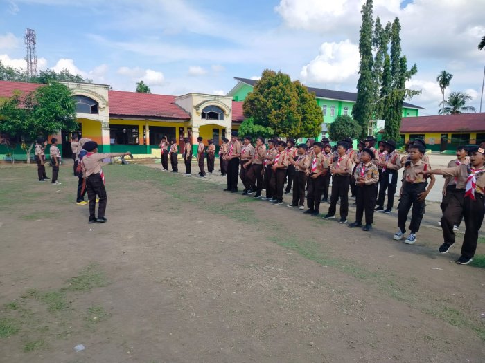 Latihan Yel Pramuka di MTsN 2 Bungo Tingkatkan Kekompakan