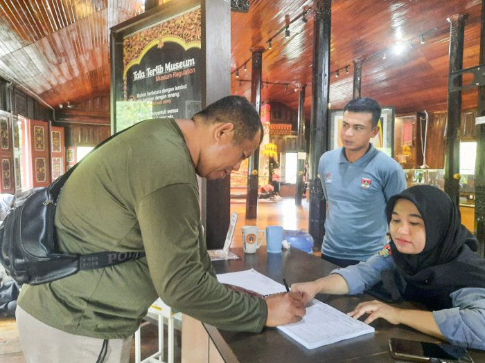 Menapak Jejak Ranah Minang: Siswa Kelas IX MTsN 1 Bungo Kagumi Sejarah dan Warisan Budaya di Rumah Gadang Bukittinggi