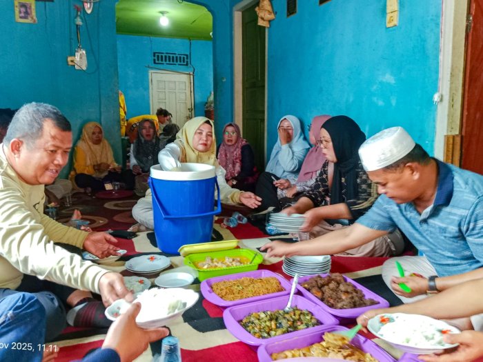 Jalin Keakraban, Keluarga Besar MTsN 1 Bungo Hadiri Undangan Aqiqah dan Tasyakuran!