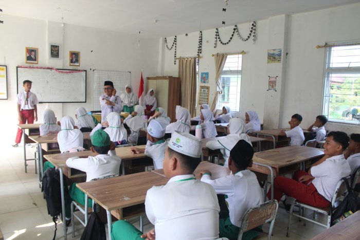 Masuki Hari Ketiga, MATAMUDA MTsN 2 Bungo Bekali Siswa Baru dengan Materi Literasi Digital Masuki Hari Ketiga, MATAMUDA MTsN 2 Bungo Bekali Siswa Baru dengan Materi Literasi Digital