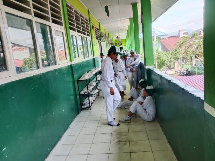 Wajah Ceria dan Semangat Baru Warnai Hari Pertama Sekolah di MIN 3 Kerinci Wajah Ceria dan Semangat Baru Warnai Hari Pertama Sekolah di MIN 3 Kerinci