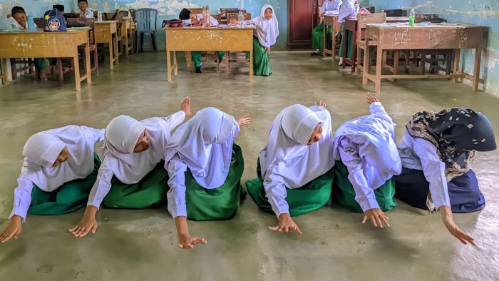 Dua Tim Tari MIN 4 Tebo Latihan Intensif untuk Penyambutan Bupati pada HUT Desa Jaya Mulya Dua Tim Tari MIN 4 Tebo Latihan Intensif untuk Penyambutan Bupati pada HUT Desa Jaya Mulya