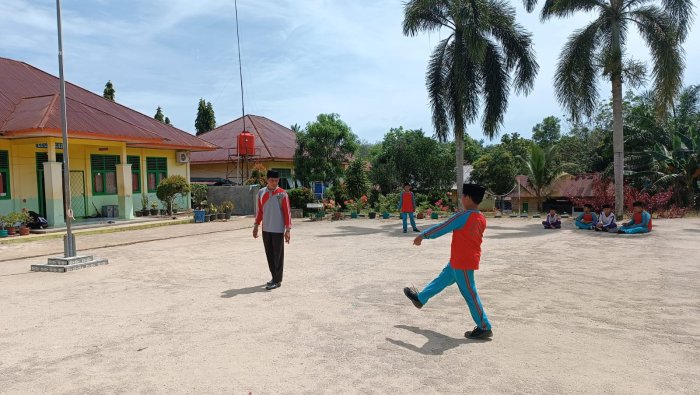 Kelas 5A MIN 4 Tebo Laksanakan Latihan Petugas Upacara Lebih Intensif Kelas 5A MIN 4 Tebo Laksanakan Latihan Petugas Upacara Lebih Intensif