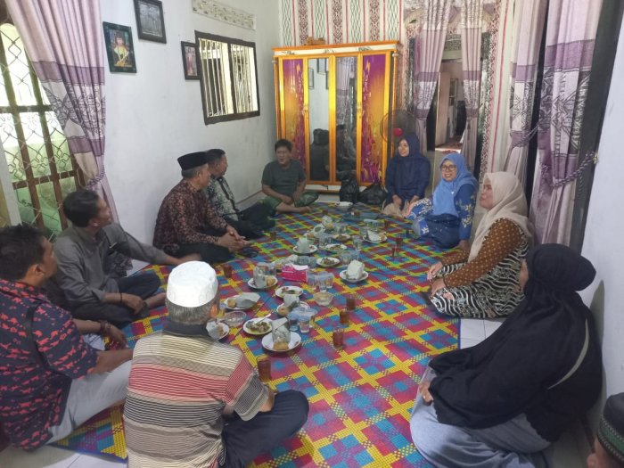 MAN 2 Bungo Lakukan Kunjungan Sosial Jenguk Guru Yang Sakit MAN 2 Bungo Lakukan Kunjungan Sosial Jenguk Guru Yang Sakit