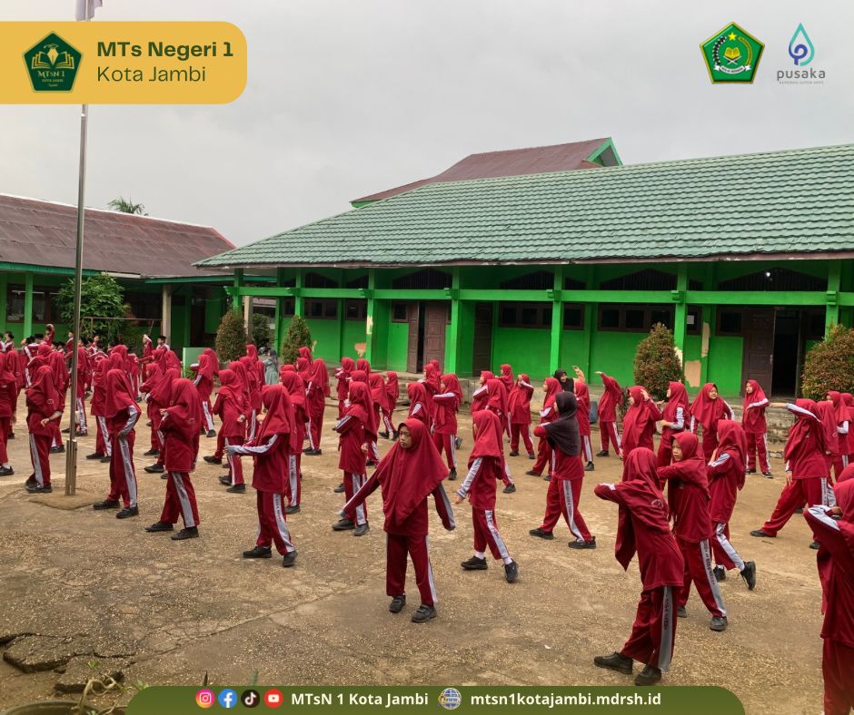 Rintik Hujan Tak Surutkan Semangat Siswa MTs Negeri 1 Kota Jambi Ikuti Senam Pagi