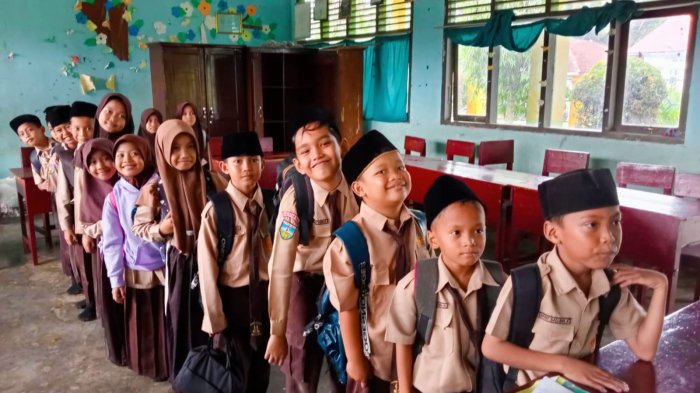 Terjemahkan Satu Kata, Baru Boleh Pulang: Tradisi Seru Belajar Bahasa Inggris di MIN 4 Tebo