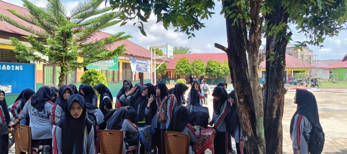 MTsN 2 Bungo Bagikan Vitamin Penambah Darah untuk Siswi MTsN 2 Bungo Bagikan Vitamin Penambah Darah untuk Siswi