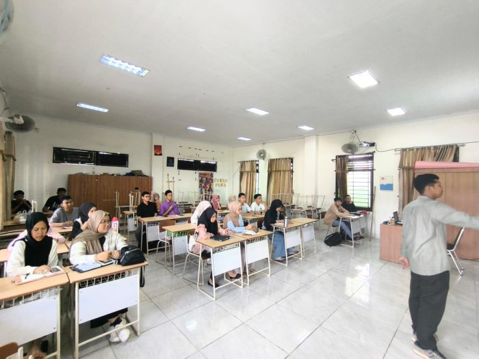 Empat Sesi Penuh Semangat: Bimbel UTBK MAN 2 Kota Jambi Mantapkan Persiapan Siswa Kelas XII