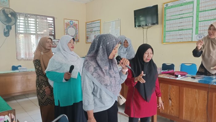 Guru MAN 2 Bungo Mulai Latihan Estafet Lagu Jelang Lomba HAB Kemenag Guru MAN 2 Bungo Mulai Latihan Estafet Lagu Jelang Lomba HAB Kemenag