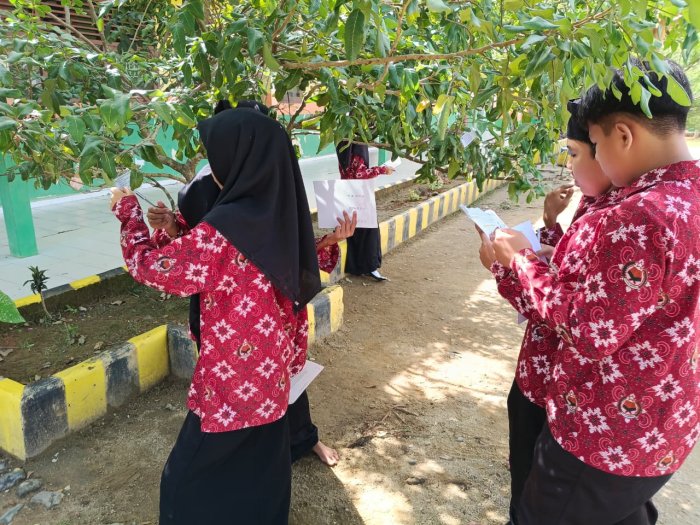 Siswa Kelas VII A MTsN 1 Bungo Laksanakan Penilaian Harian Akhir Bab dengan Metode Berburu Soal yang Inovatif! Siswa Kelas VII A MTsN 1 Bungo Laksanakan Penilaian Harian Akhir Bab dengan Metode Berburu Soal yang Inovatif!