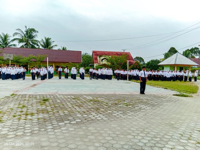 Peserta Didik MTsN 1 Bungo Laksanakan Upacara Peringatan Hari Sumpah Pemuda dengan Penuh Semangat Nasionalisme Peserta Didik MTsN 1 Bungo Laksanakan Upacara Peringatan Hari Sumpah Pemuda dengan Penuh Semangat Nasionalisme