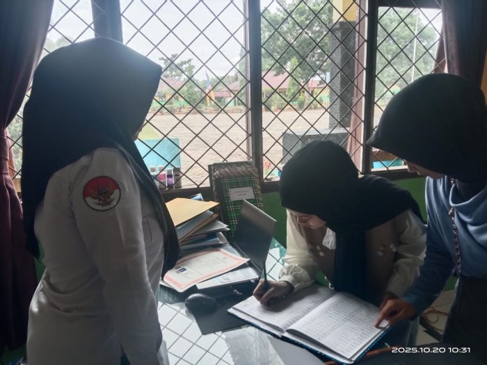 MAN 2 Tebo Laksanakan Cap Tiga Jari Ijazah pada Siswa Tahun Pelajaran 2024/2025 MAN 2 Tebo Laksanakan Cap Tiga Jari Ijazah pada Siswa Tahun Pelajaran 2024/2025