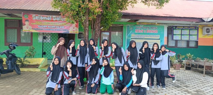 MTsN 2 Bungo Bagikan Obat Penambah Darah untuk Siswi MTsN 2 Bungo Bagikan Obat Penambah Darah untuk Siswi