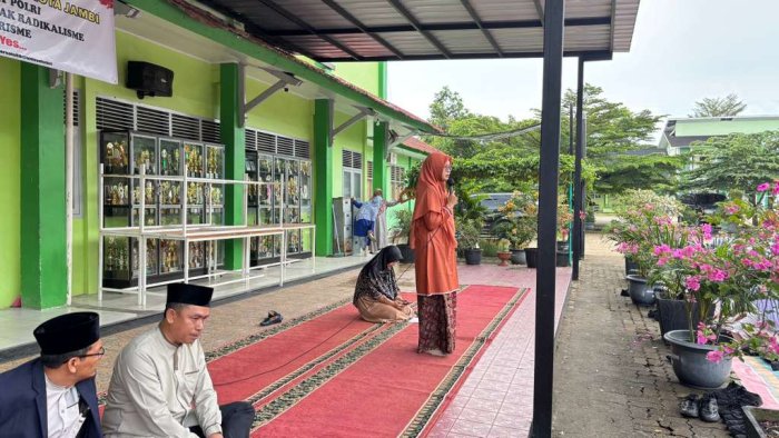 Fidya Nova Frismayanti Tekankan Kejujuran dan Kedisiplinan Jelang Pelaksanaan TKA 2025 Fidya Nova Frismayanti Tekankan Kejujuran dan Kedisiplinan Jelang Pelaksanaan TKA 2025