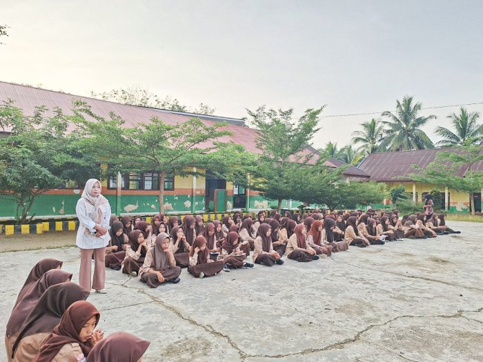Semangat Pagi Penuh Berkah, Peserta Didik MTsN 1 Bungo Istiqamah Mengaji Juz 30 dan Menghafal Semangat Pagi Penuh Berkah, Peserta Didik MTsN 1 Bungo Istiqamah Mengaji Juz 30 dan Menghafal
