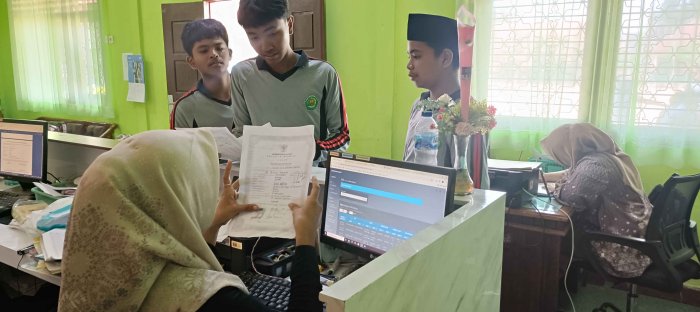 Akurasi Data Siswa Jadi Prioritas, Operator MTsN 2 Bungo Berhasil Tuntaskan Sinkronisasi EMIS