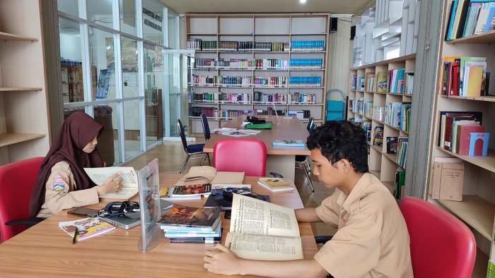 Tim KTI MAN 2 Kota Jambi Tantang OPSI Lewat Riset Sejarah dan Kebudayaan Tim KTI MAN 2 Kota Jambi Tantang OPSI Lewat Riset Sejarah dan Kebudayaan
