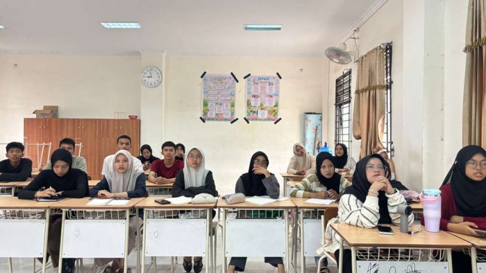 Tiga Sesi Bimbel TKA: Siswa MAN 2 Kota Jambi Antusias Mantapkan Persiapan Akhir Tiga Sesi Bimbel TKA: Siswa MAN 2 Kota Jambi Antusias Mantapkan Persiapan Akhir