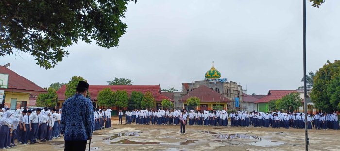 Kelas VII F Tunjukkan Performa Terbaik sebagai Petugas Upacara Senin