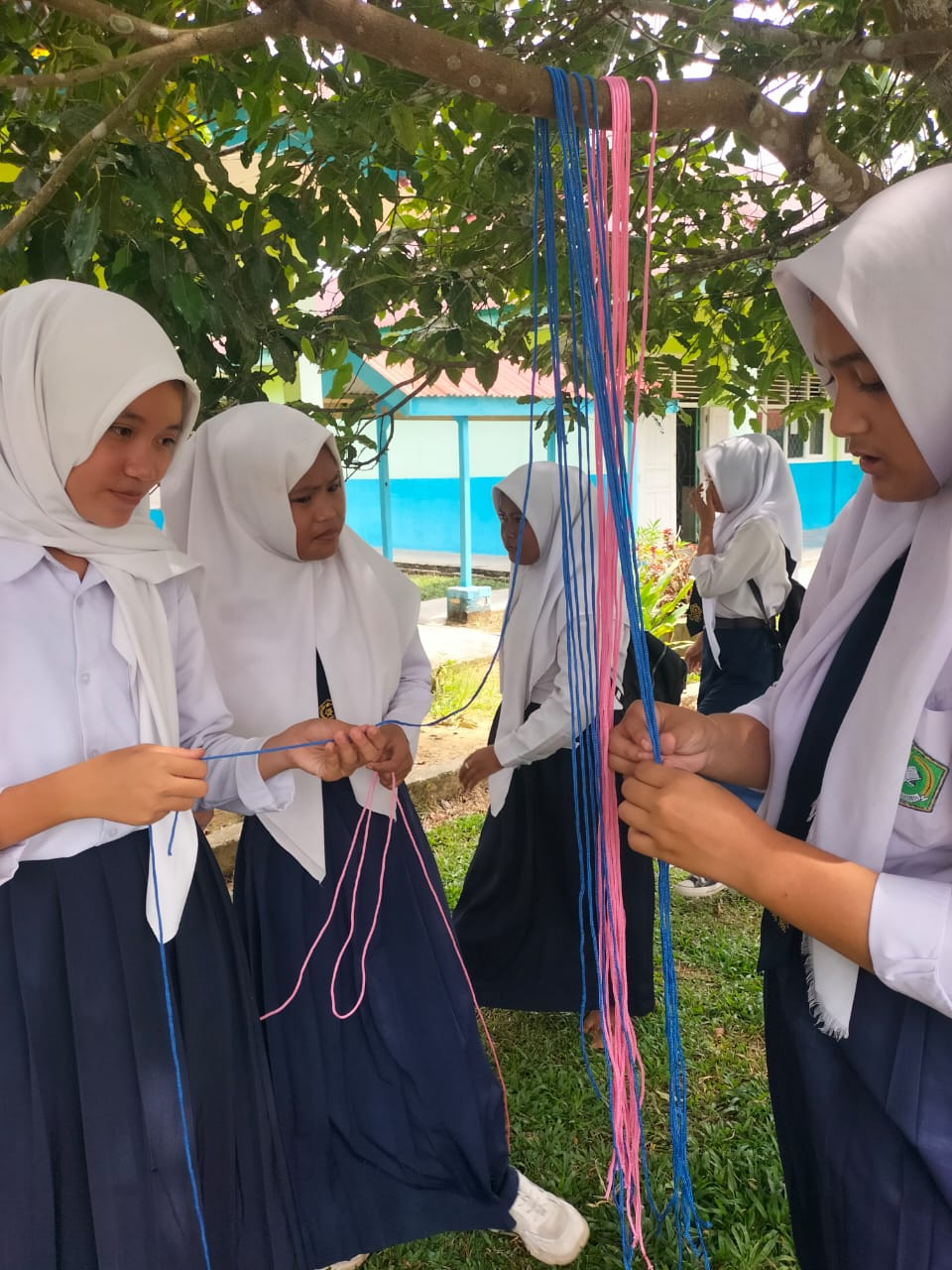 KEGIATAN PEMBELAJARAN P5RA KELAS VIII MTSN 5 TEBO: MEMBUAT KERAJINAN TANGAN DARI TALI KUR DALAM RANGKA PENGUATAN PROFIL PELAJAR PANCASILA
