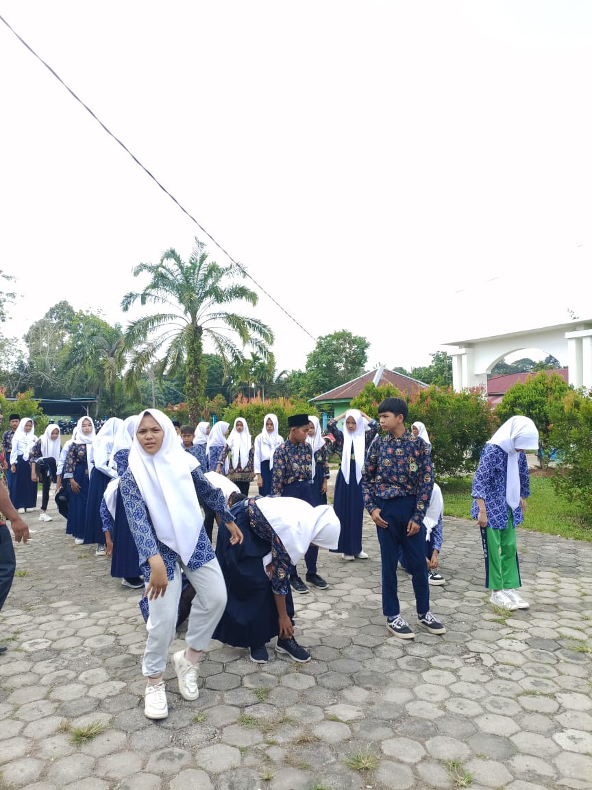 MTsN 5 Tebo Bersiap Ikuti Pawai Karnaval HUT RI ke-80 Tingkat Kecamatan Tebo Ulu MTsN 5 Tebo Bersiap Ikuti Pawai Karnaval HUT RI ke-80 Tingkat Kecamatan Tebo Ulu