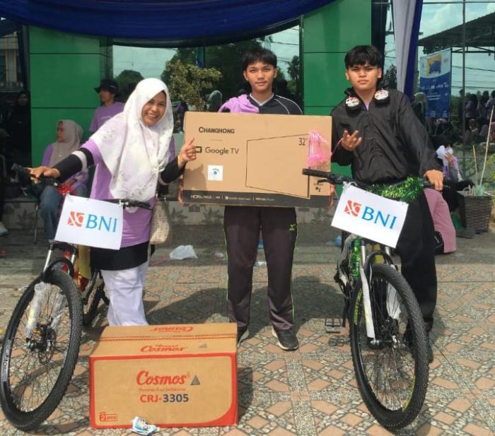 Semarak Gebyar Milad ke-4 UMMUBA, Dua Guru MAN 2 Bungo Ikuti Jalan Santai dan Berburu Doorprize