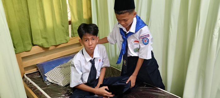 Peran Penting PMR dalam Menangani Siswa Sakit