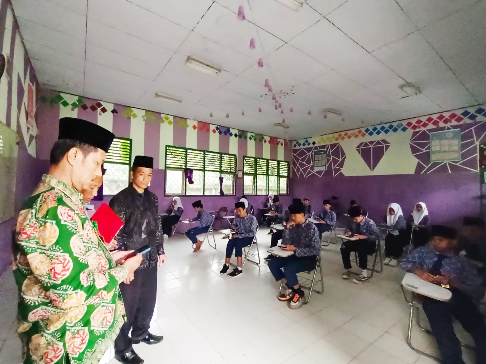 MTsN 5 Tebo Terima Kunjungan Monitoring dan Evaluasi pada Hari Ketiga Ujian Madrasah MTsN 5 Tebo Terima Kunjungan Monitoring dan Evaluasi pada Hari Ketiga Ujian Madrasah
