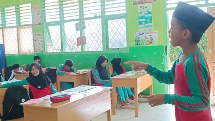Pendekatan Berbeda Belajar Teks Deskripsi di Kelas 5B MIN 4 Tebo: Menulis Dulu, Belajar Struktur Kemudian Pendekatan Berbeda Belajar Teks Deskripsi di Kelas 5B MIN 4 Tebo: Menulis Dulu, Belajar Struktur Kemudian