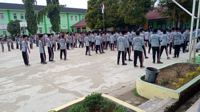 Senam Sehat Rutin Meriahkan Sabtu Pagi di MTsN 2 Bungo Senam Sehat Rutin Meriahkan Sabtu Pagi di MTsN 2 Bungo