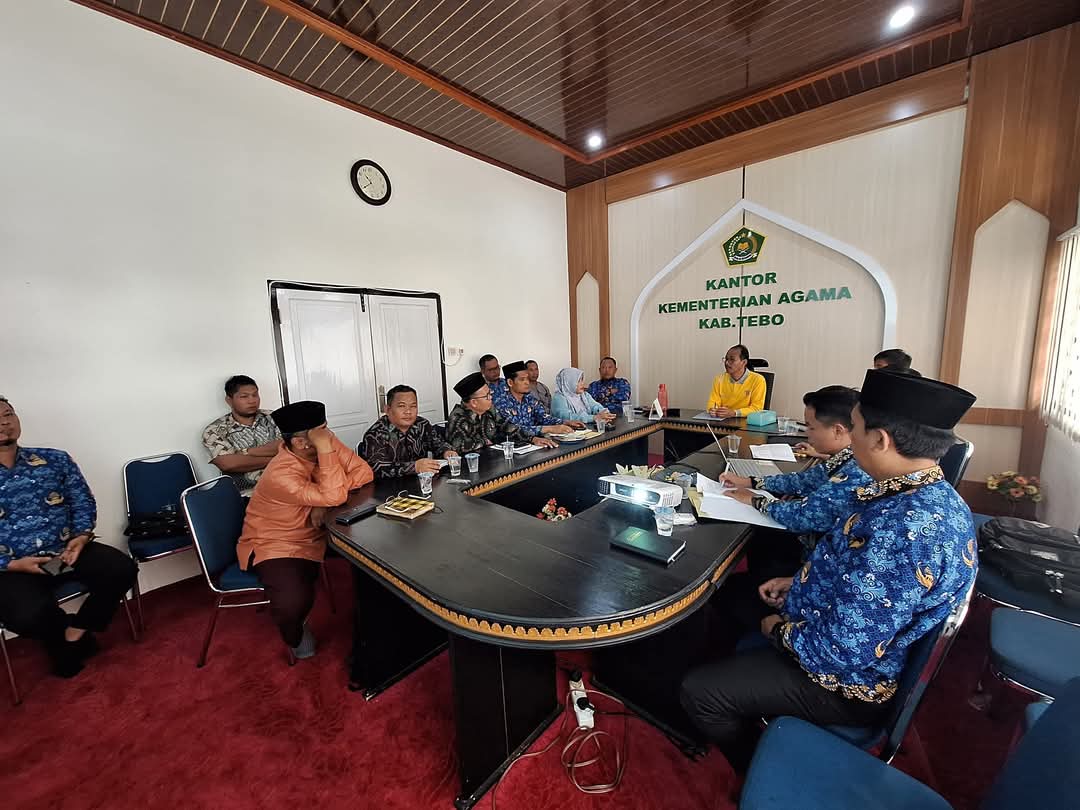 KAMAD MAN 2 TEBO MENGIKUTI RAKOR DAN EVALUASI KINERJA KANKEMENAG KAB. TEBO.
